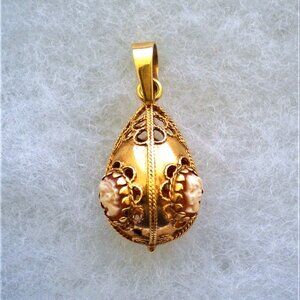 Designer Milor Italy 14K Yellow Gold Carved Shell Lady Face Cameo Egg Pendant